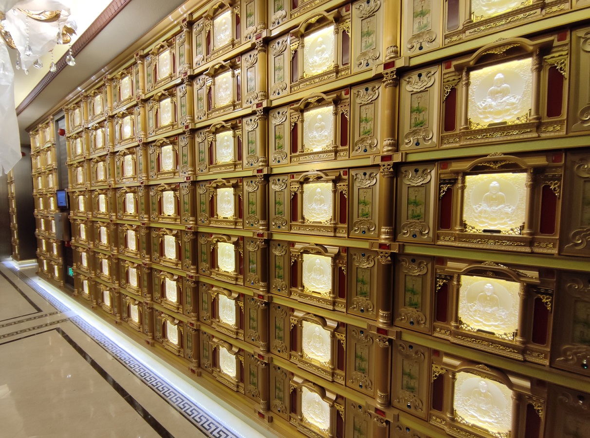 骨灰存放架萬(wàn)佛墻和寺院里的萬(wàn)佛墻有哪些區(qū)別？